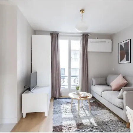 Apartment Enchanting Parisian