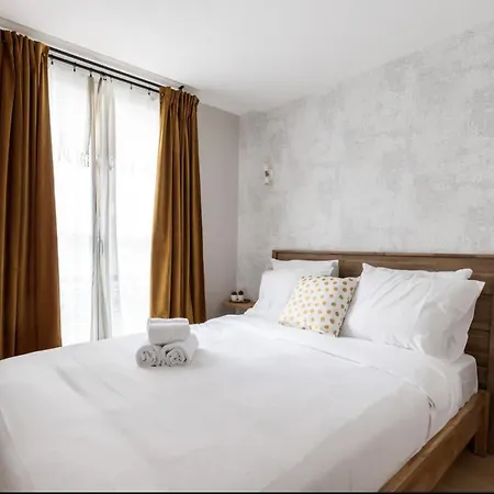Enchanting Parisian Apartment *